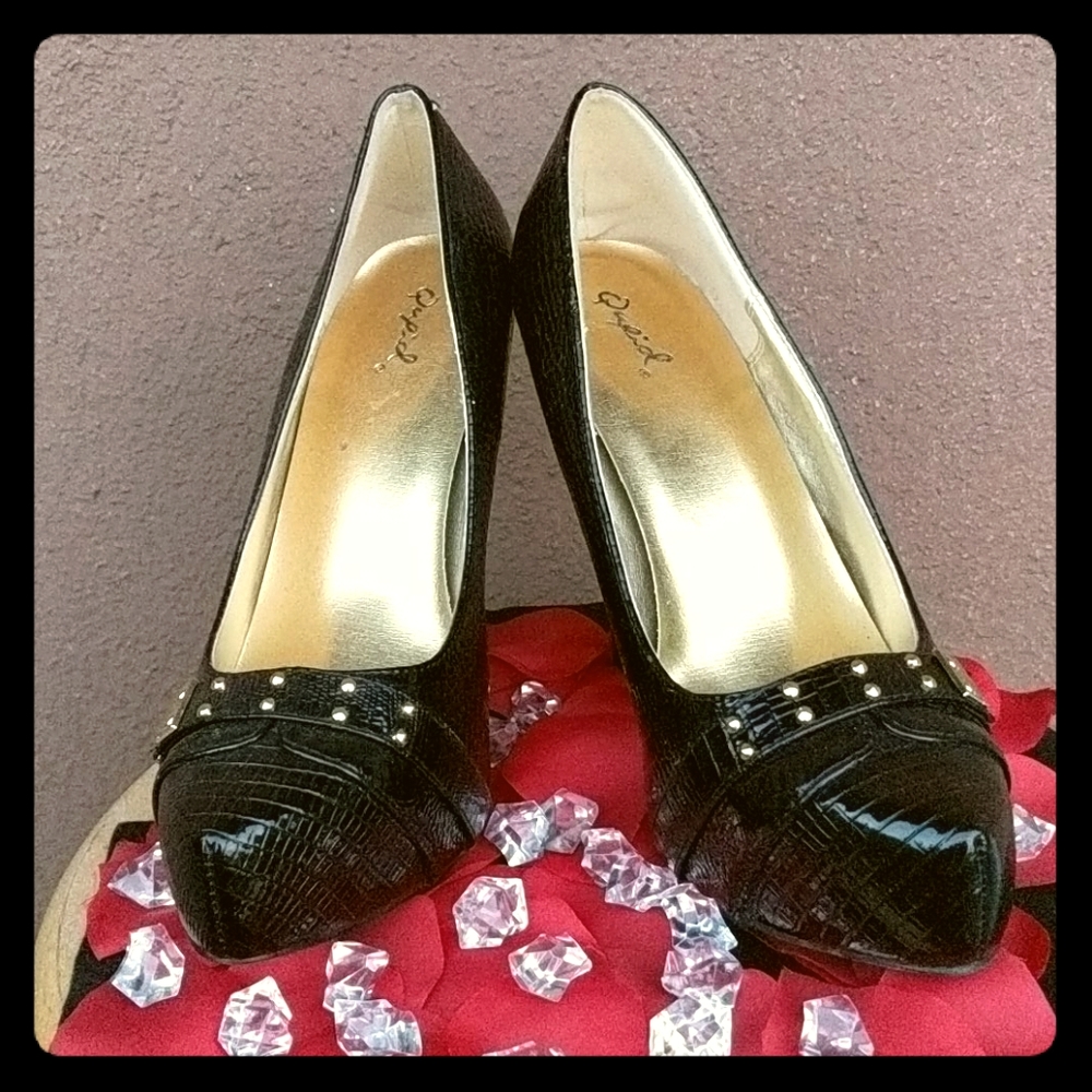 Black high heels/pumps